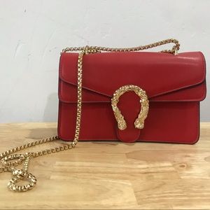 ❣️Red leather inspired gold chain fashion purse❣️